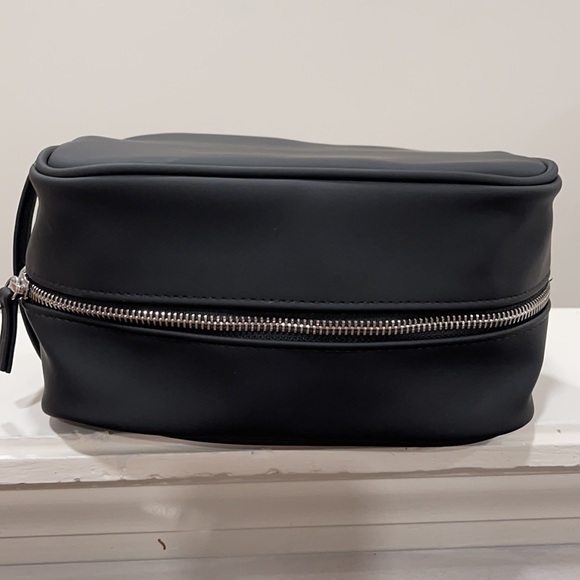 Prada - Picture 2 of 4